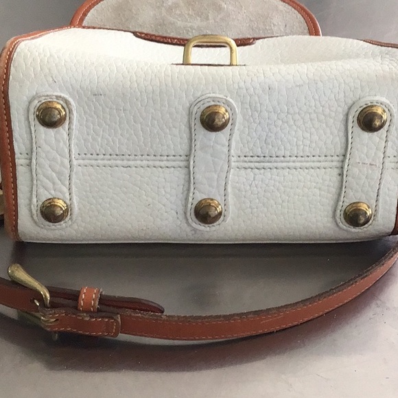 Vintage Dooney & Bourke all weather leather cross body. White leather/ tan trim - Picture 10 of 14